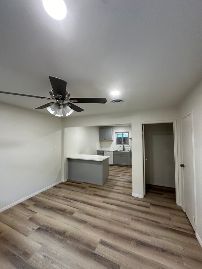 Primary Photo - 519 E Ridgecrest Blvd