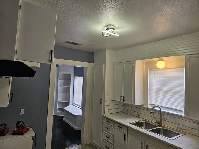 Building Photo - 2 bedroom house for rent in Downtown Killeen