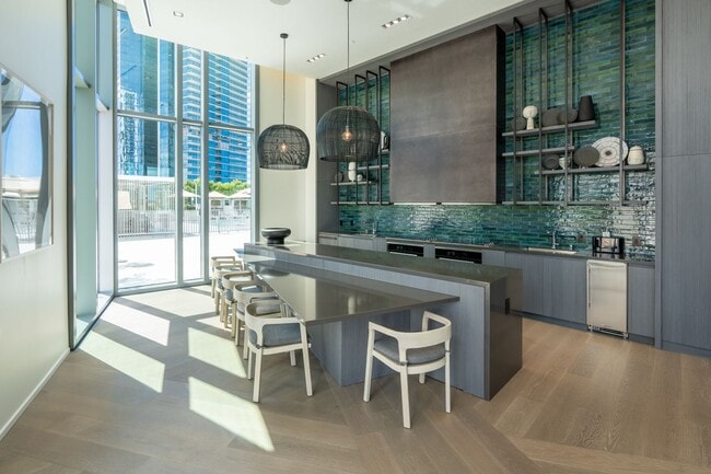 Building Photo - New Koula STUDIO