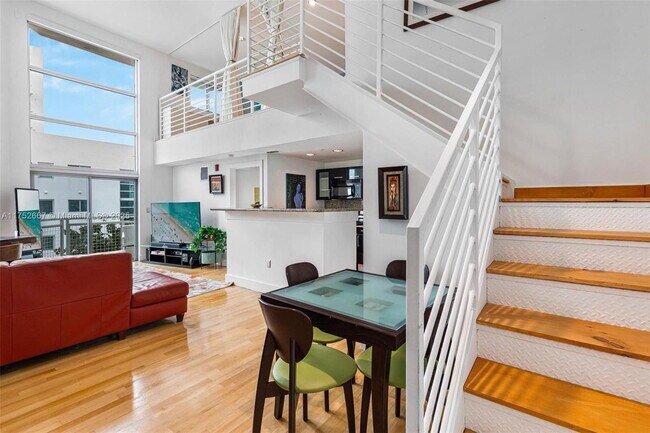 Primary Photo - 7728 Collins Ave