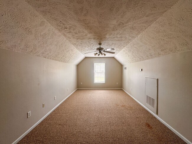 Building Photo - Lovely 3 Bed 2 Bath Plus Bonus Room Home in Raeford