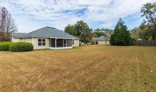 Building Photo - Spacious 3-Bedroom Home with Covered Porch...