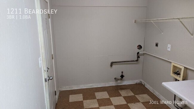 Building Photo - 3 Bedroom Home With A Fully Fenced In Yard