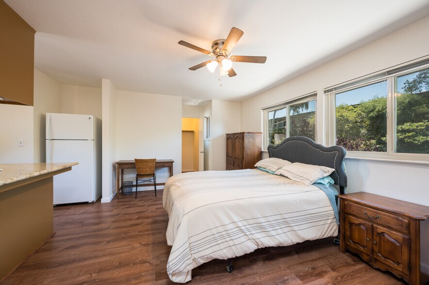 Building Photo - 1416 San Luis Dr