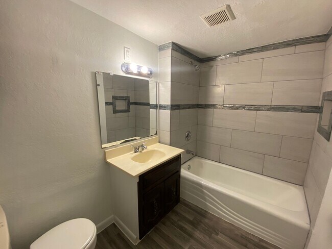 Building Photo - East Austin Bungalow for Rent