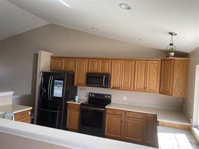 Building Photo - Lovely 4 Bedroom 3 Bath home in Hurricane WV