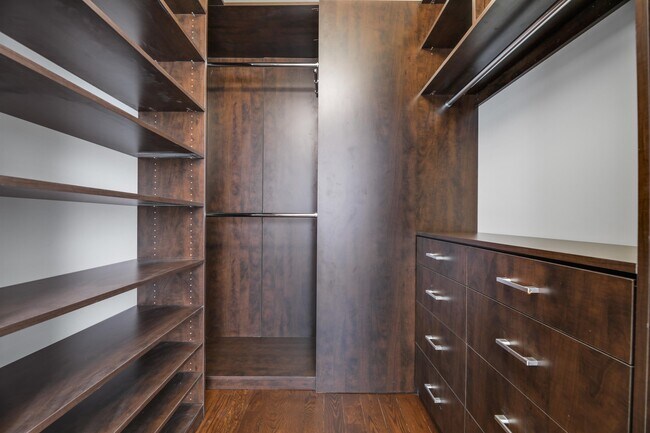 Building Photo - 9 Somerset Ln