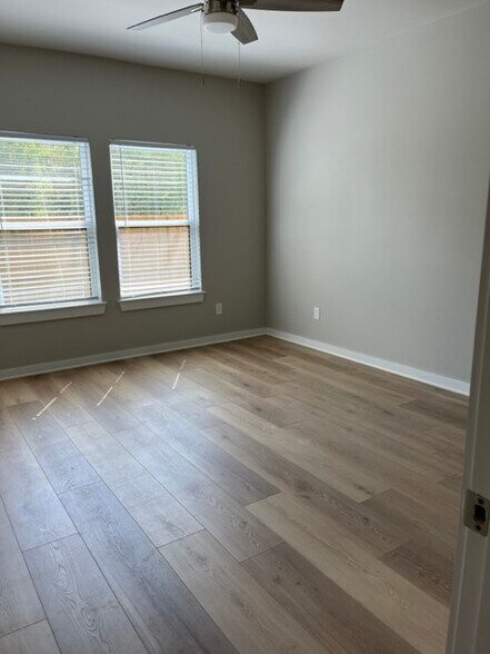 Building Photo - 10565 Brothers Ln