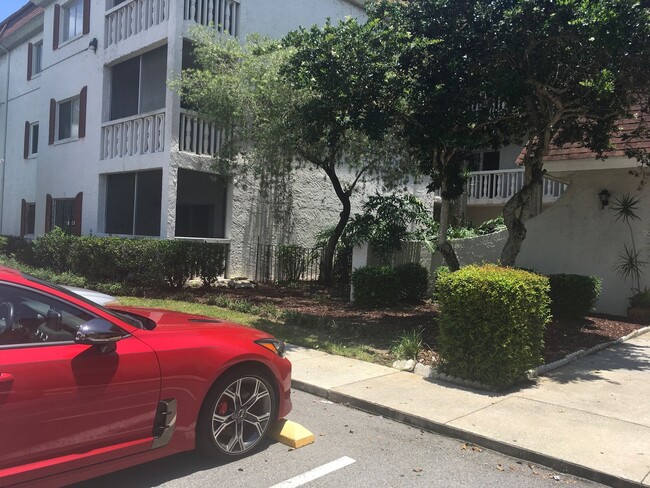Building Photo - Central Orlando ground floor condo in gate...