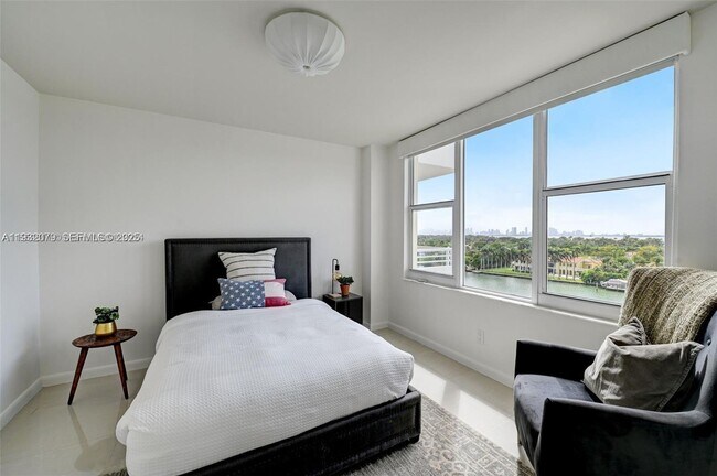 Building Photo - 5600 Collins Ave