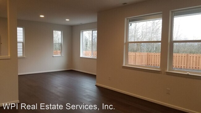 Building Photo - 4 br, 2.5 bath House - 4617 31st Ave SE Un...