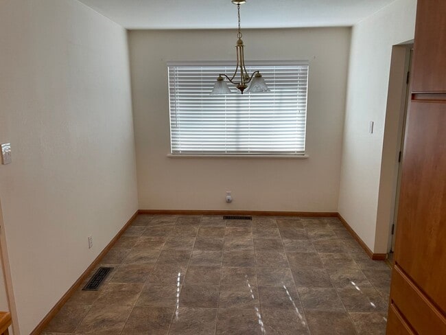 Building Photo - 3357 Treehaven Dr