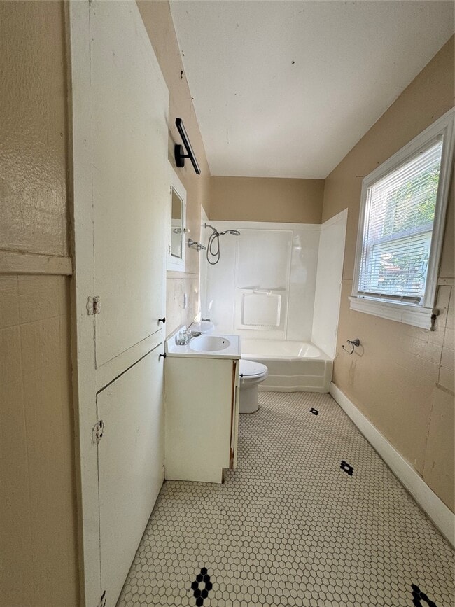 Building Photo - 4603 Canal St