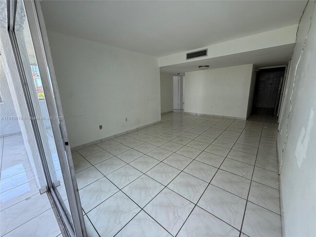 Building Photo - 750 NW 43rd Ave