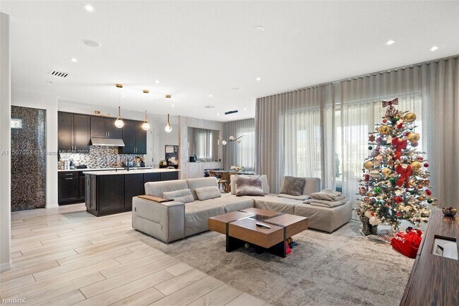 Building Photo - 5 br, 3 bath House - 1512 Bursera Ter