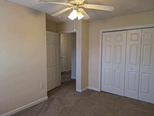 Building Photo - Large 3 Bedroom Townhome in Mooresville