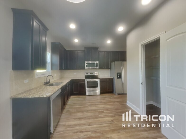 Building Photo - 103 Kennelsman Dr