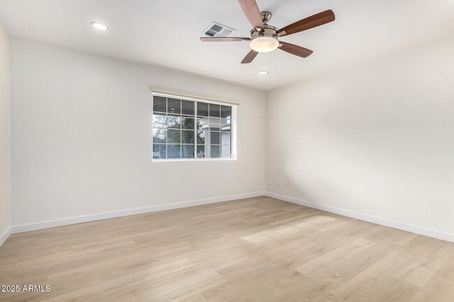 Building Photo - 1606 W Keim Dr