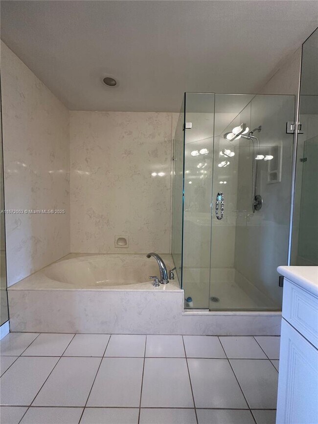 Building Photo - 240 Captains Walk