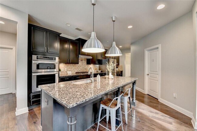 Building Photo - 2540 Maple Ridge Ln