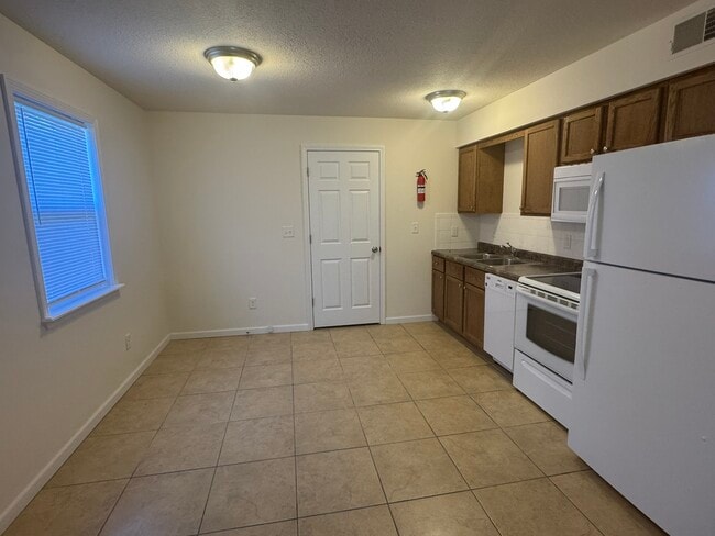 Kitchen & Dining Room