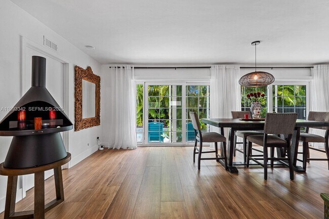 Building Photo - 9517 Bay Dr