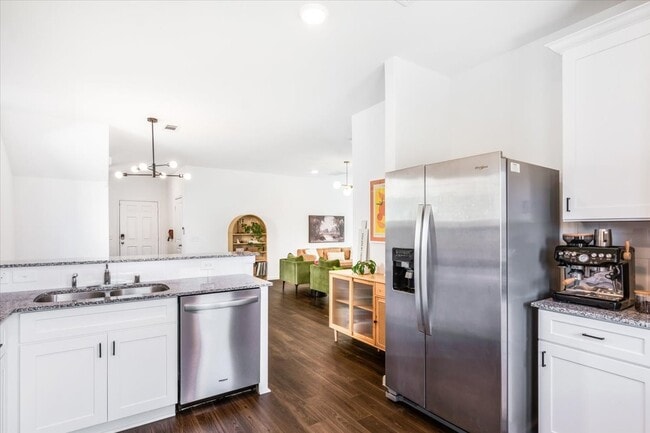 Building Photo - 25919 Chicory Dr