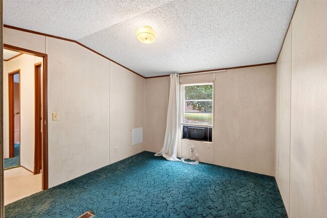 Building Photo - 162 Gill Rd