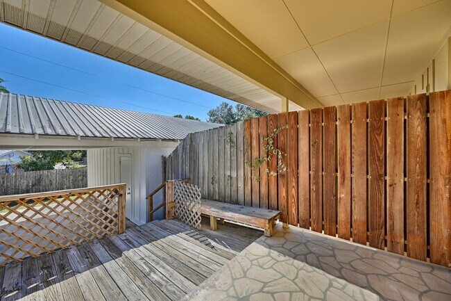 Building Photo - 600 E Stone St