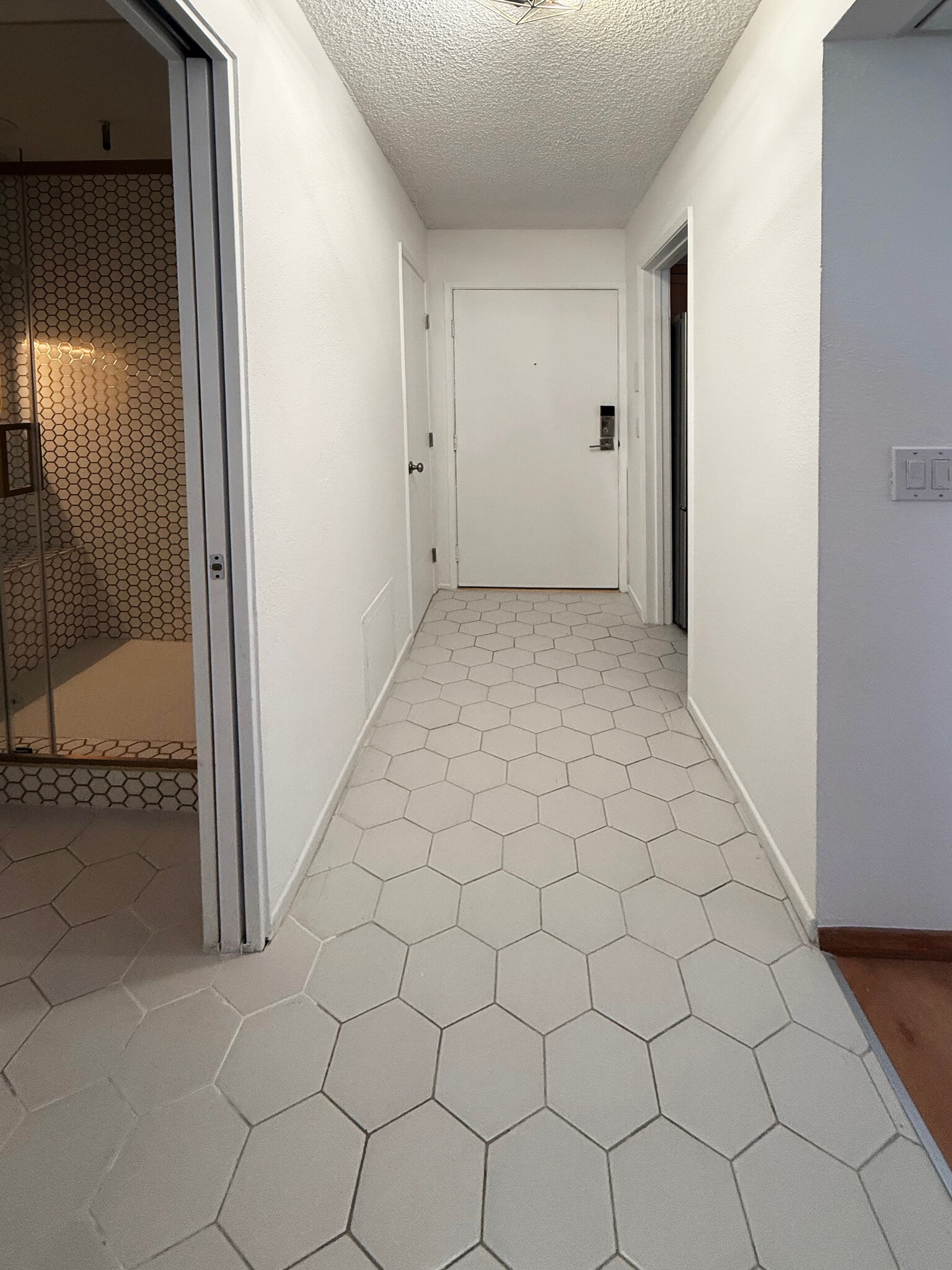 Entryway - 8530 Holloway Dr