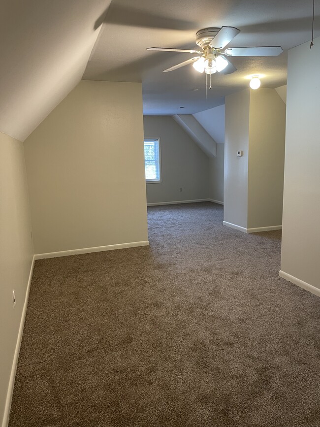 Building Photo - 212 Lexington Dr