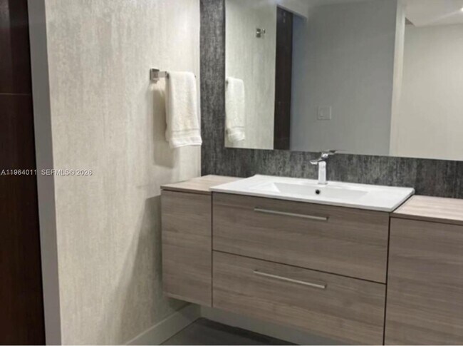 Building Photo - 20379 W Country Club Dr