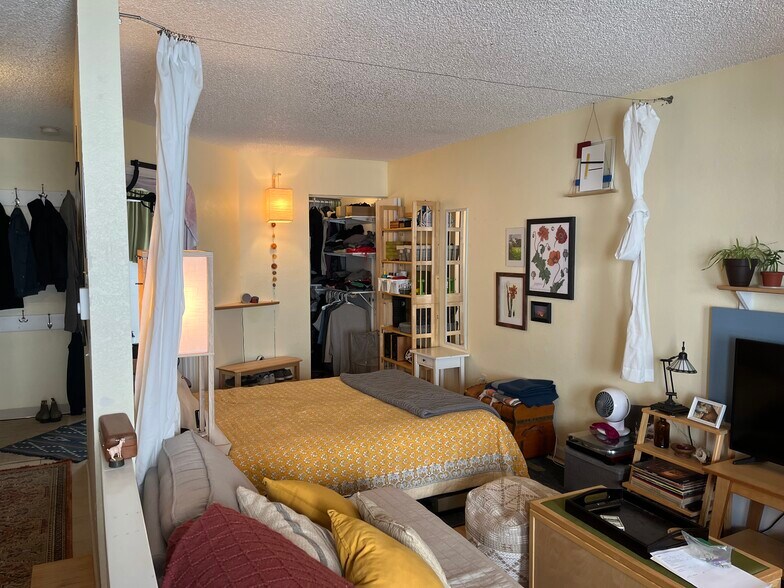 Creative Options - 1934 18th St