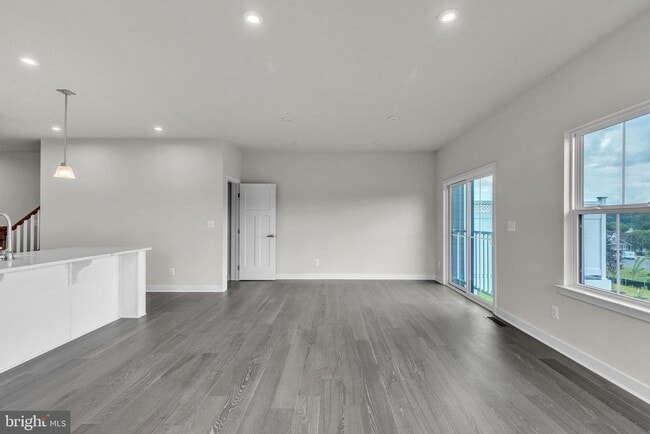 Building Photo - 716 Rolling Oaks Wy