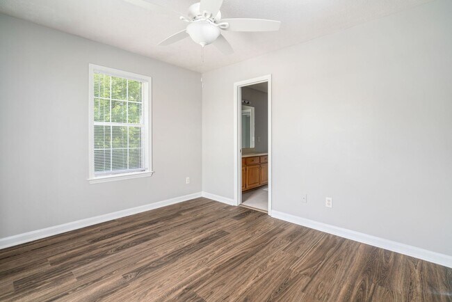 Building Photo - 3-Bed, 3-Bath Duplex Minutes from Auburn Shopping & Dining