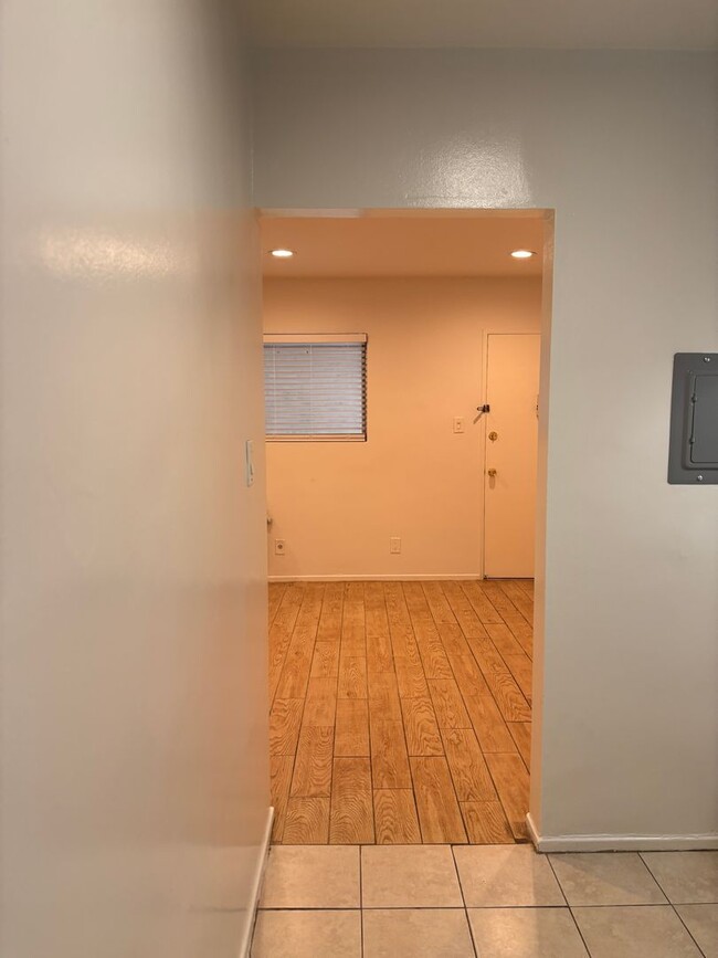 Interior Photo - Spazier, 220 W