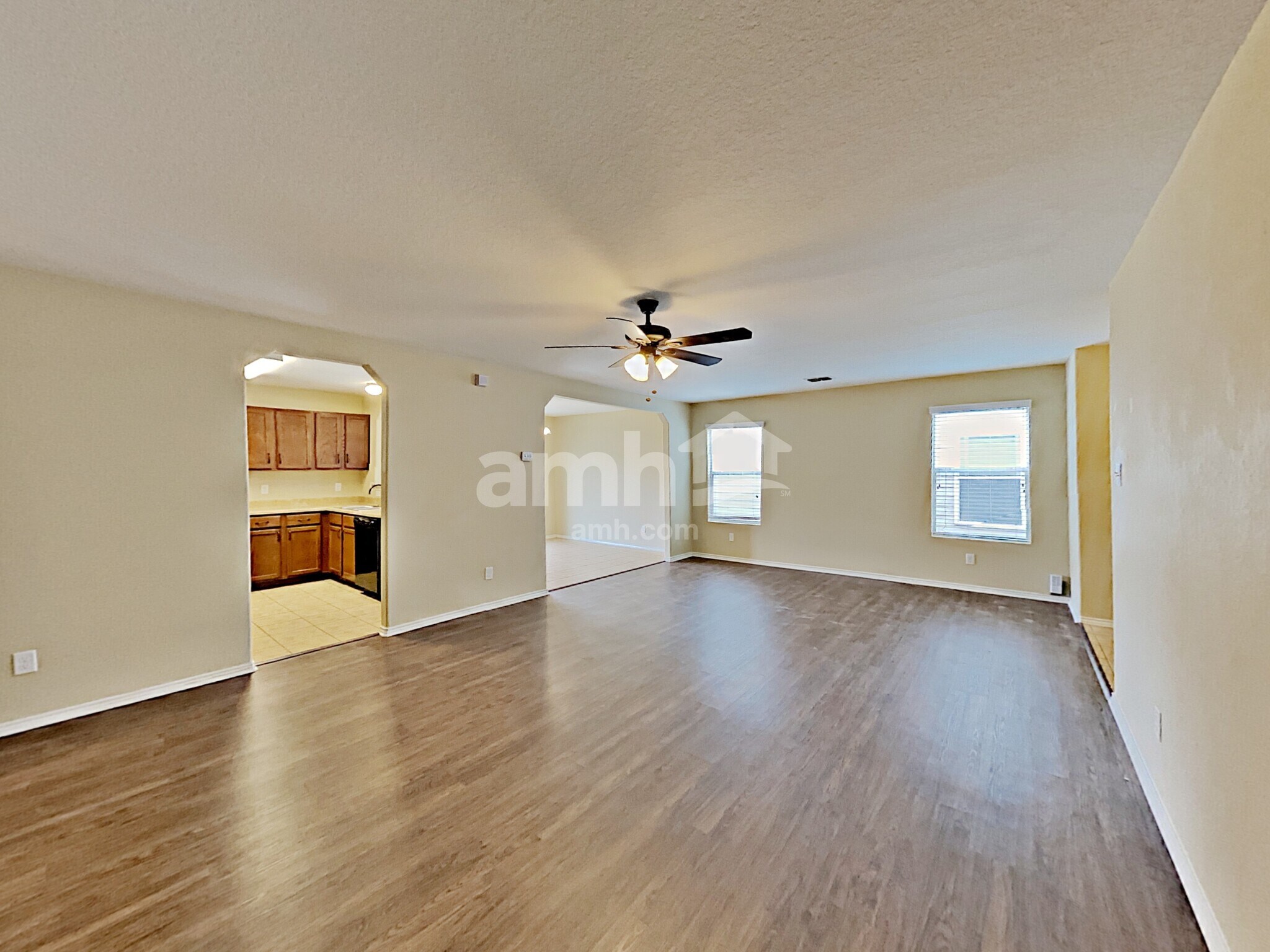 Building Photo - 9210 Pacific Maple