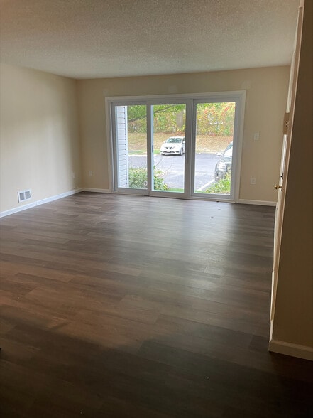 Primary Photo - 86 Willow Ct