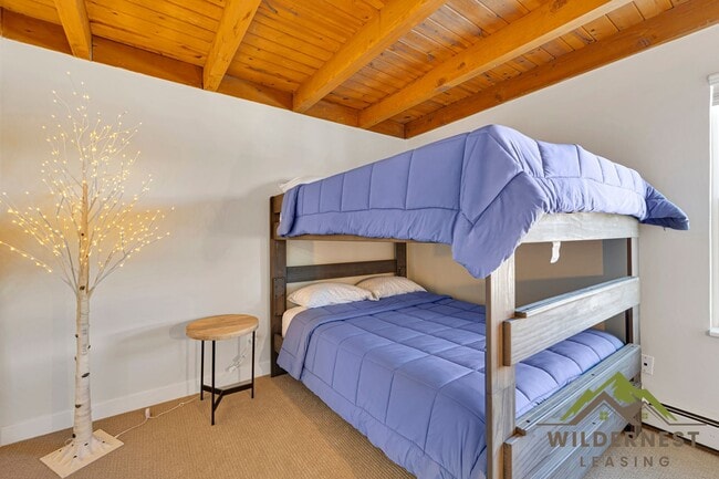 Building Photo - Gorgeous Remodeled Treehouse 2 Bed with Mo...