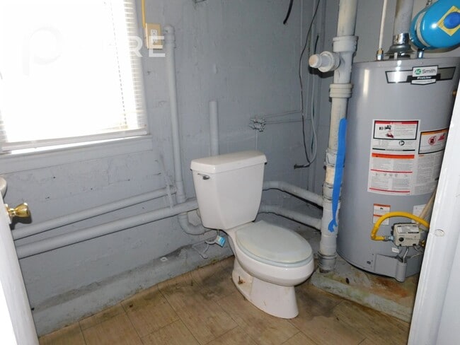 Building Photo - 1/2 off a month's rent with fully executed...