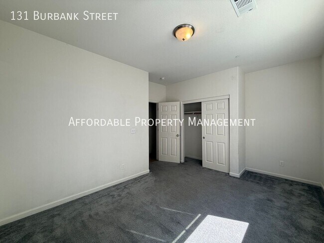 Building Photo - 131 Burbank St
