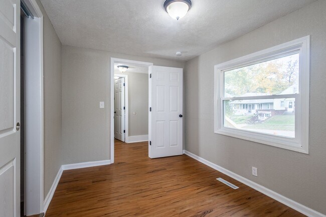Building Photo - A Great 4BD/1.5BA Single Family Home That Has Been Recently Renovated