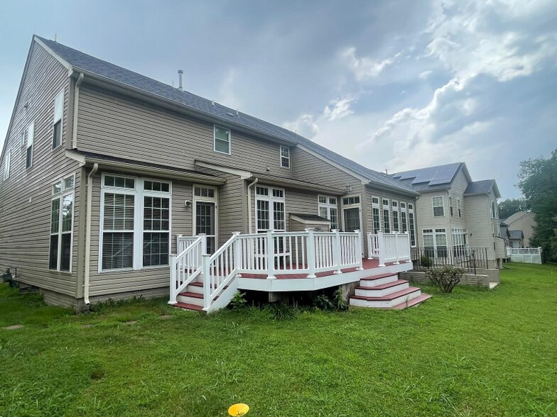 Building Photo - 4722 River Creek Terrace