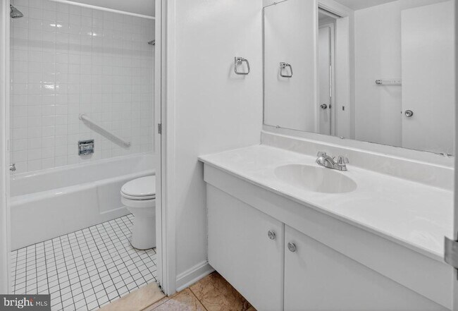 Building Photo - 4515 Willard Ave