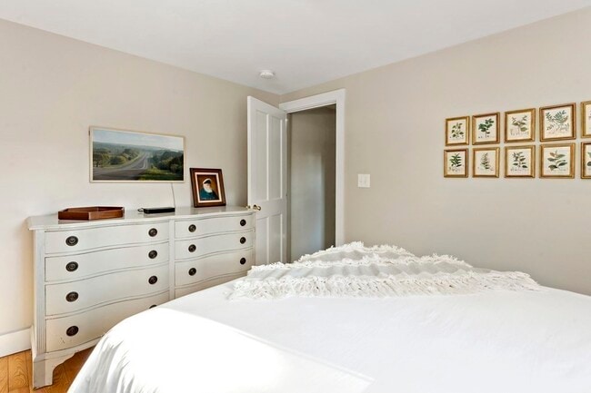 Building Photo - 10 Greenwood St