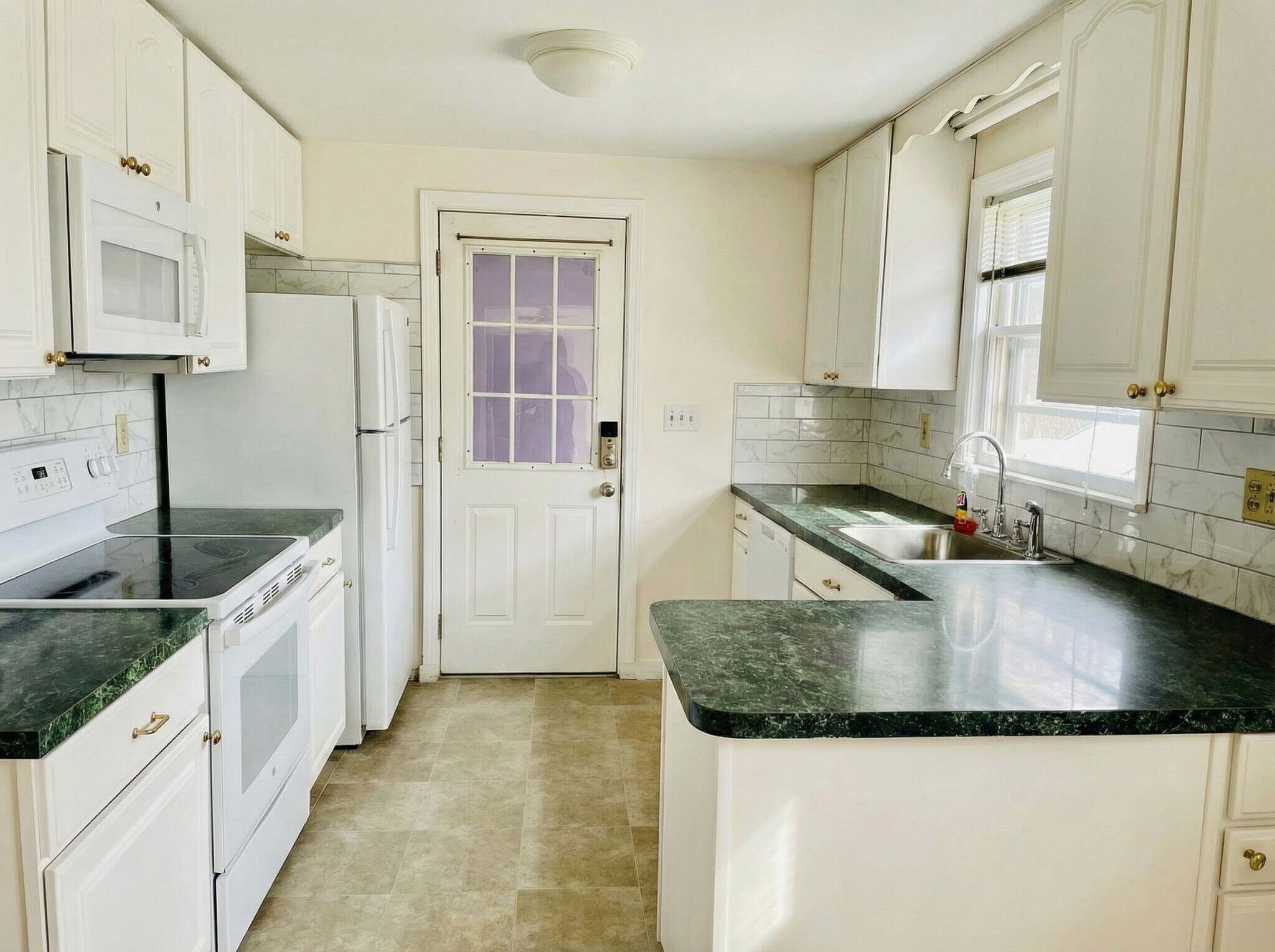 Building Photo - 65 Barbara Ln