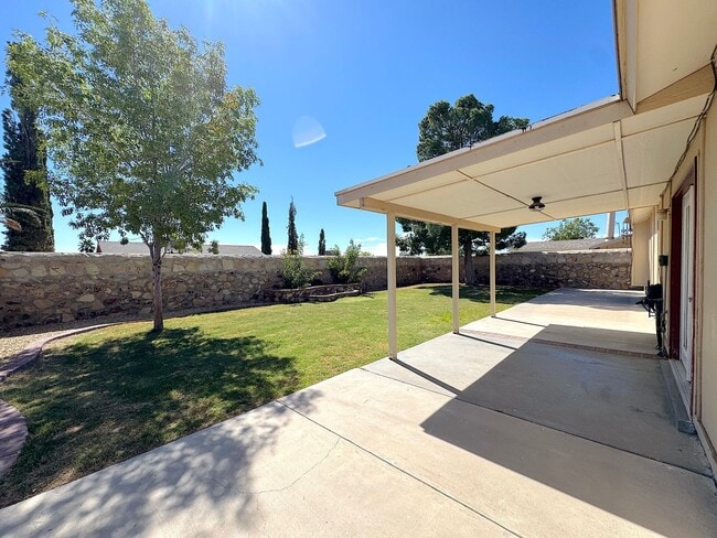 Building Photo - West El Paso 3 bed refrig A/C Home
