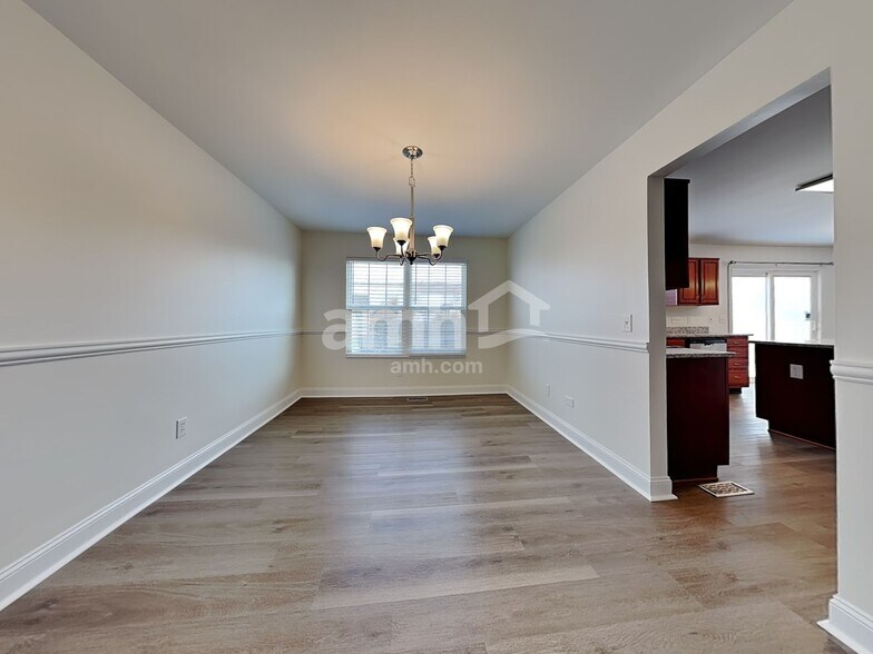 Building Photo - 2243 Bluegrama Dr