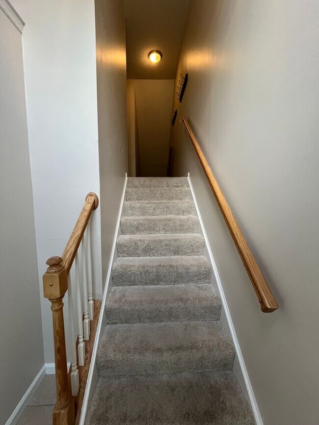 Building Photo - Newly Renovated 3 Bed 2.5 Bath Townhouse in Wexford available NOW!