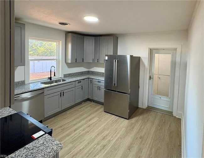 Primary Photo - 889 W Main St